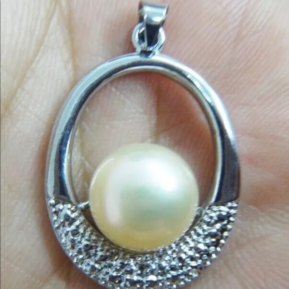 Women’s New South Seas Pearl in Pendant.